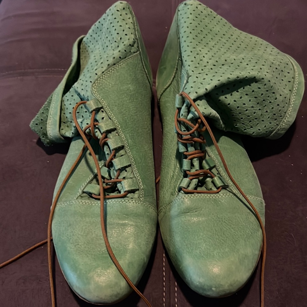 CLOSET CLEARANCE Turquoise Booties